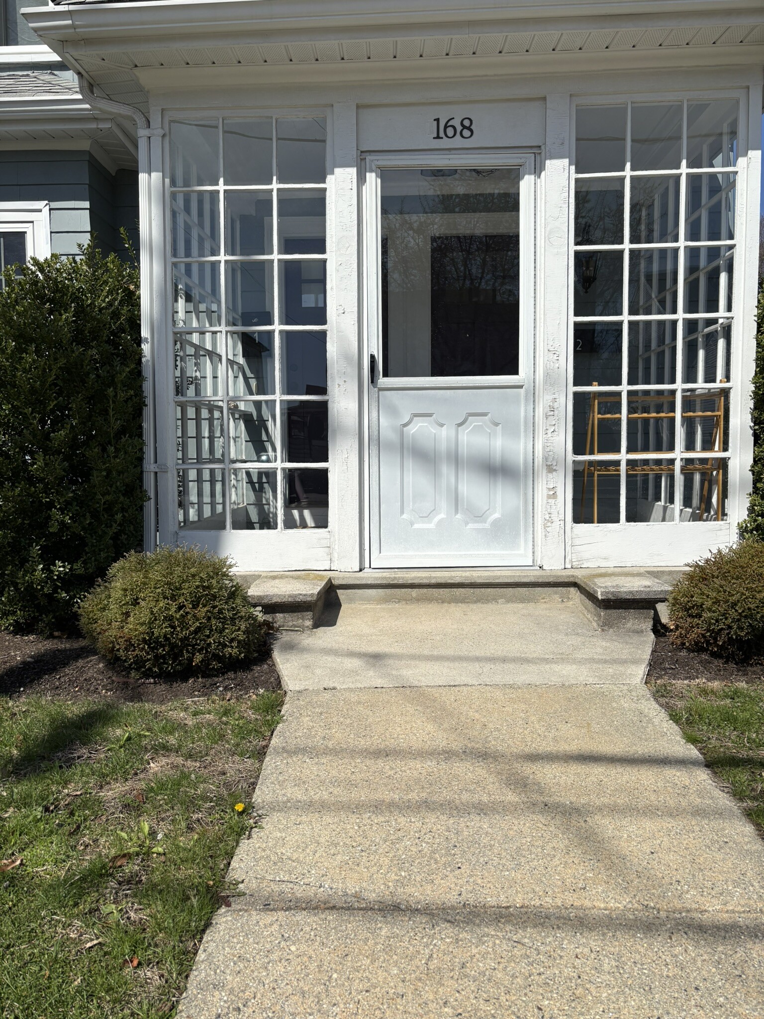 Building Photo - 168 Forest St