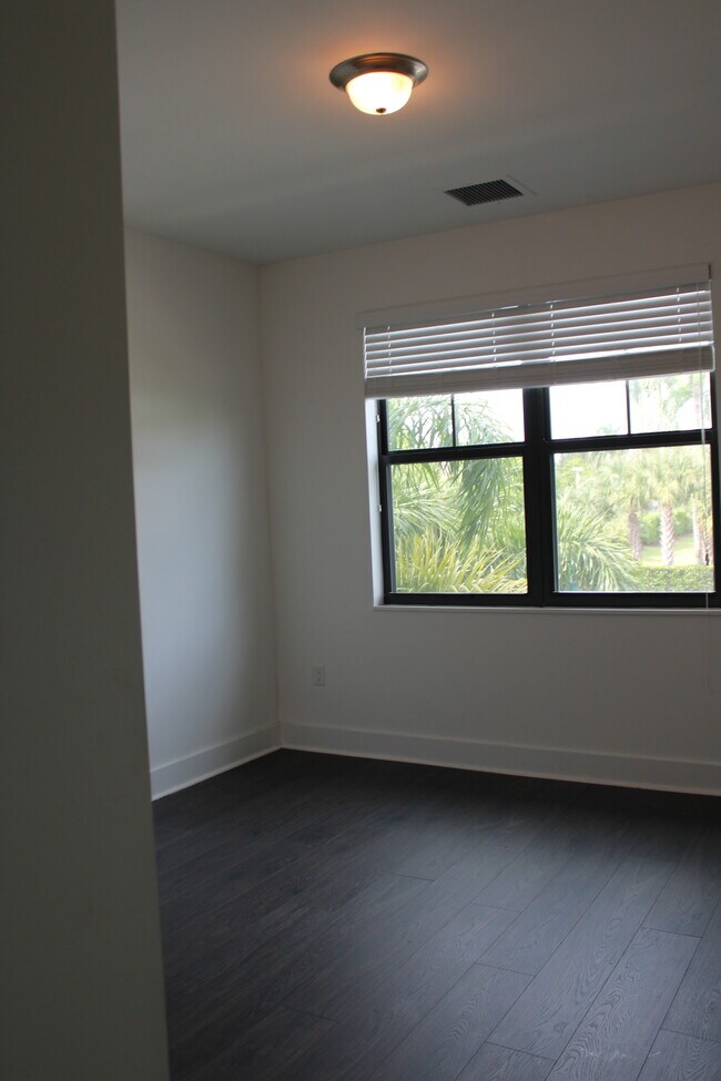 Building Photo - 4536 E Aqua Bella Ln
