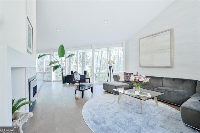 Building Photo - 625 Idlewood Dr NW
