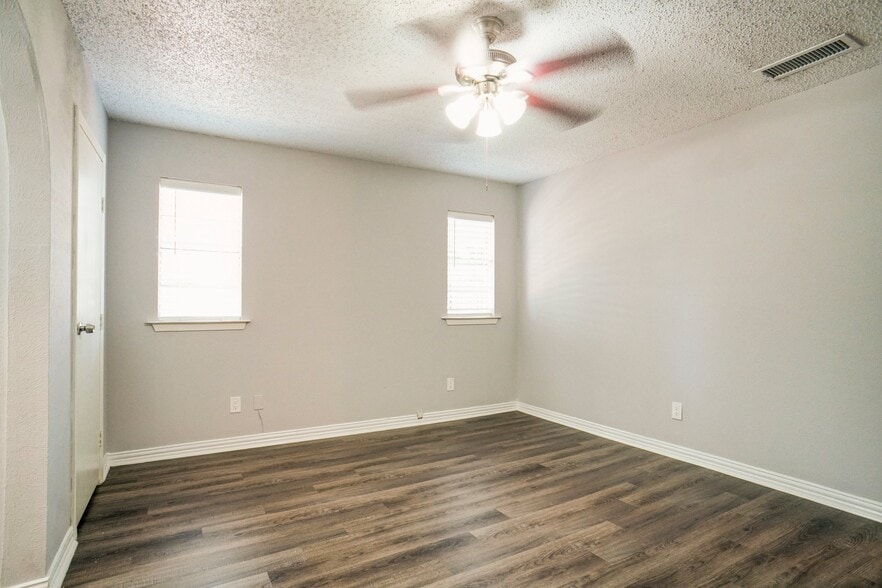 Building Photo - 1741 Crystal Way