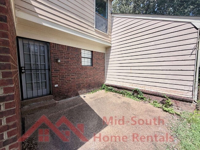 Building Photo - 6007 Hickory Cove
