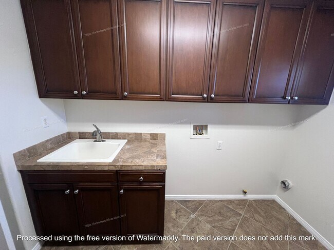 Building Photo - Nice Home For Rent