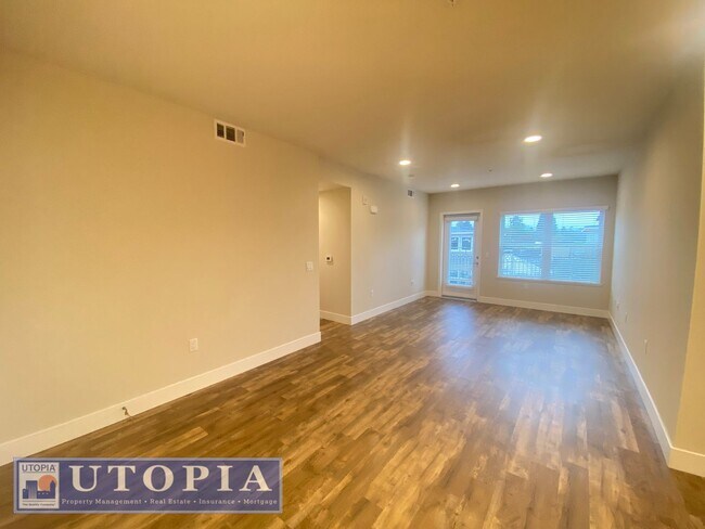 Building Photo - Beautiful 2 Bedroom, 1 Bathroom with a des...