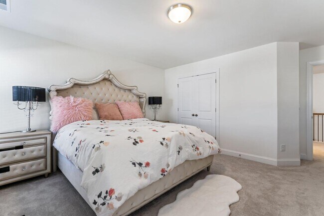 Building Photo - 116 Farrier Ln