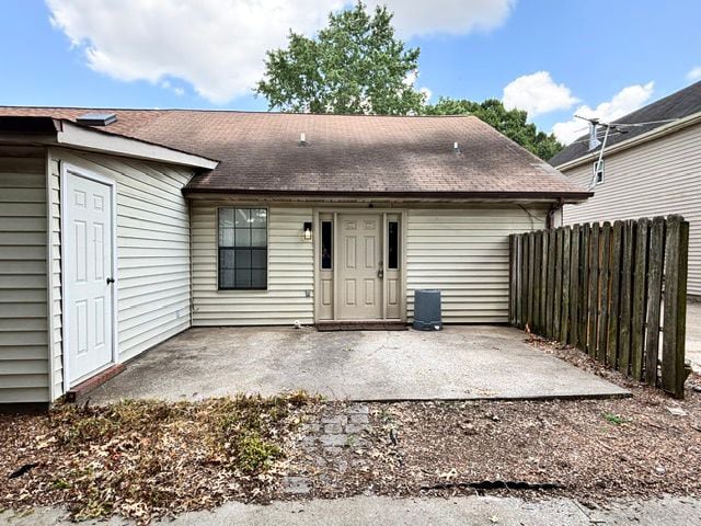 Building Photo - 645 Lilly Ln