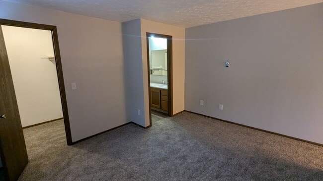 Building Photo - MN Cedar Village (851)