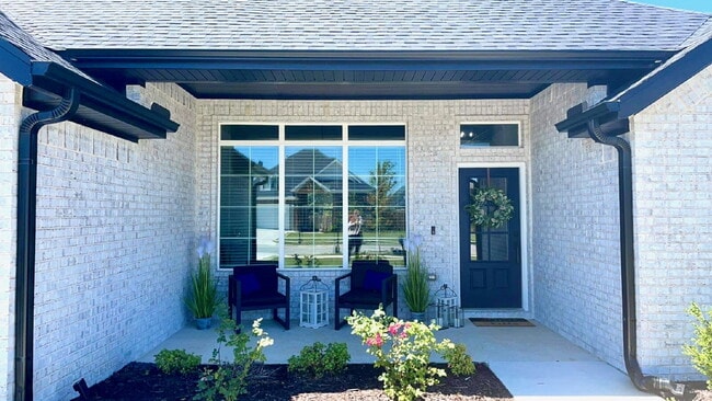 Building Photo - 2014 W Chandler Ave