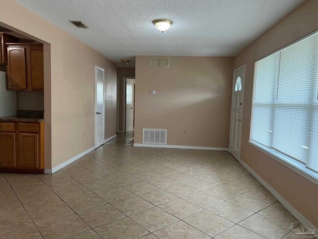 Building Photo - 3229 Maplewood Dr