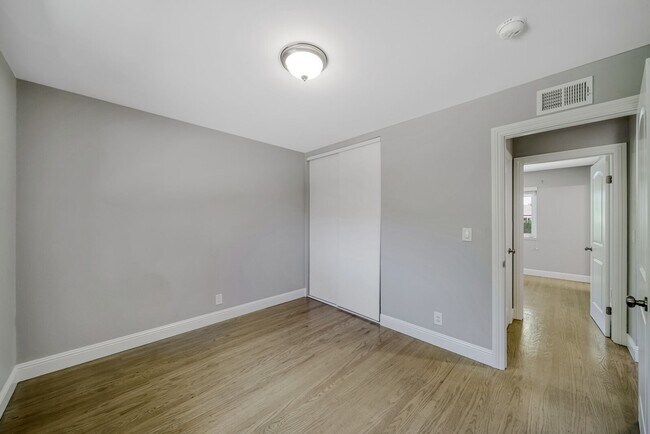 Building Photo - 5741 Seifert Ave