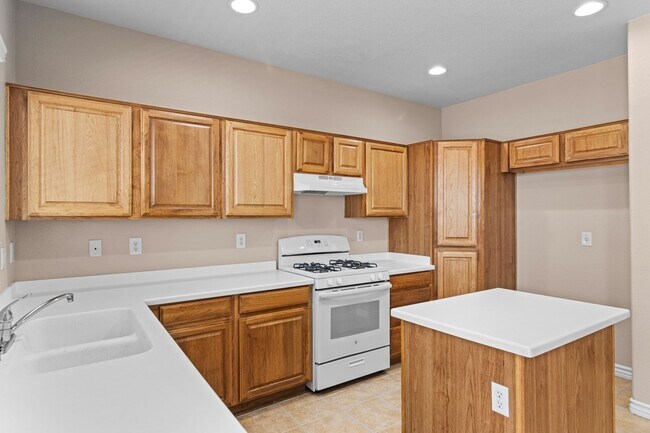 Building Photo - NW!! GATED!! Playground!!!Low maintenance ...
