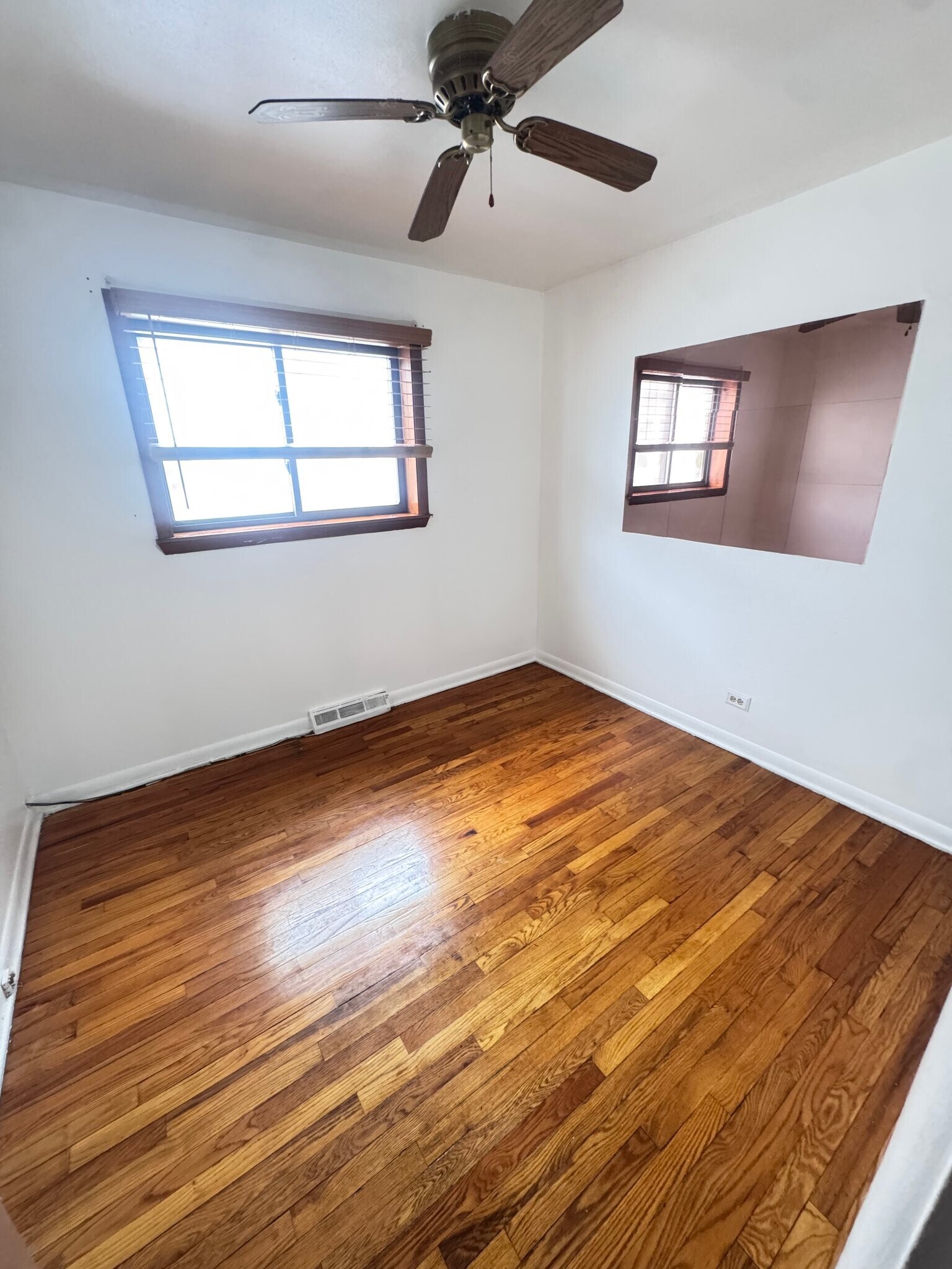 Building Photo - 9318 S Lowe Ave