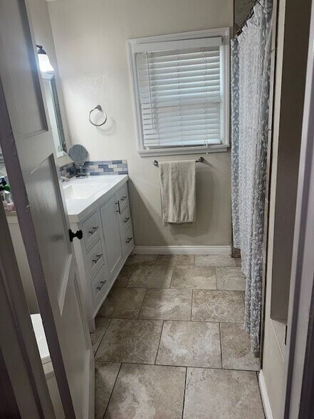 Building Photo - 338 N Conlon Ave