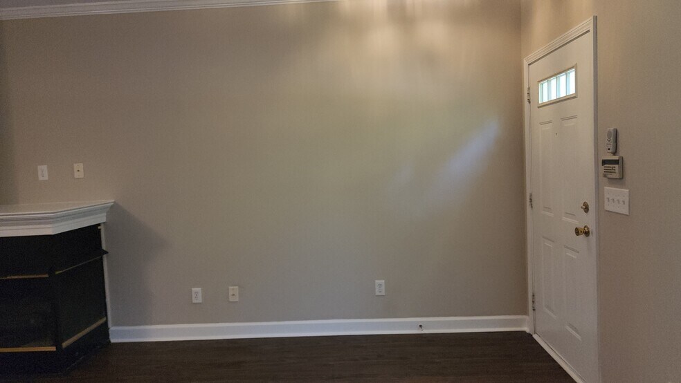 Building Photo - 2222 Valley Haven Dr