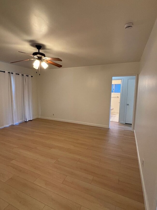 Building Photo - Charming 3-Bedroom Home with Large Yard on a Quiet Lakewood Street