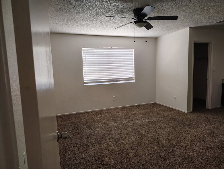 Building Photo - 1901 Calla Lily Dr