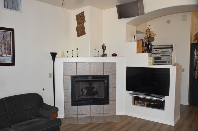 Building Photo - Furnished 3 Bedroom Home in Foothills with...