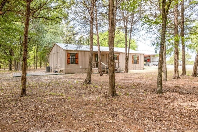 Building Photo - 2531 Recreational Road 3