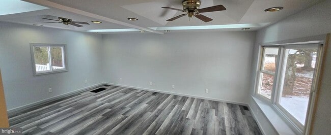 Building Photo - 1040 Chestnut Rd