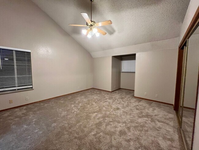 Building Photo - Beautiful 2 Story 5 BD 3 BA Home