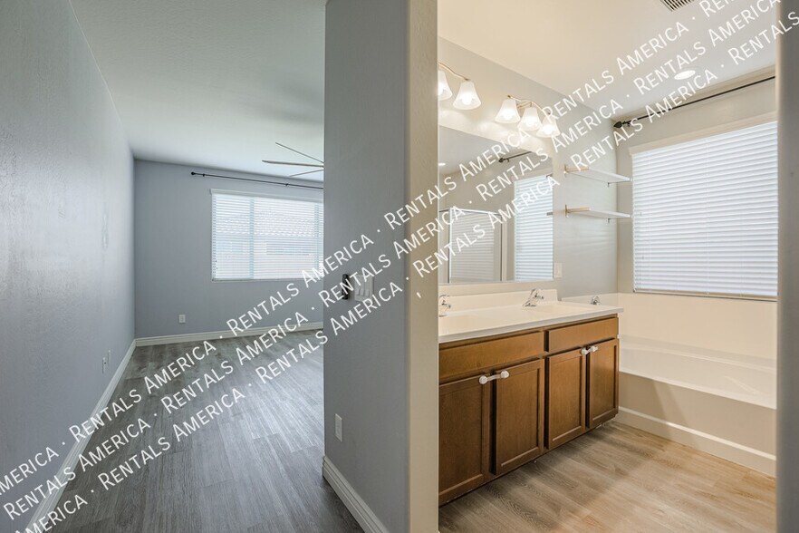 Building Photo - 4217 W Winston Dr