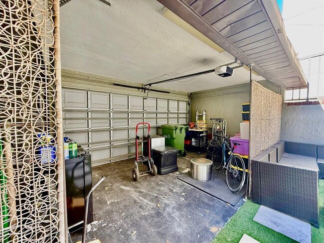 Building Photo - 162 E Davis Blvd