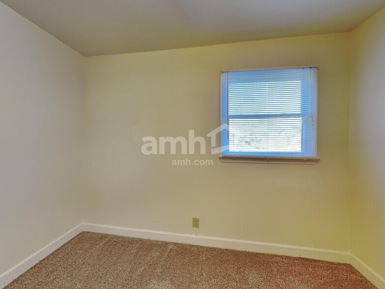 Building Photo - 7012 Poplar Creek Trce