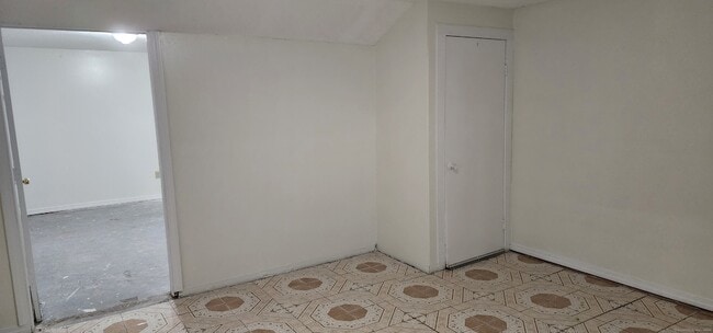 Building Photo - 260 Scott Rd