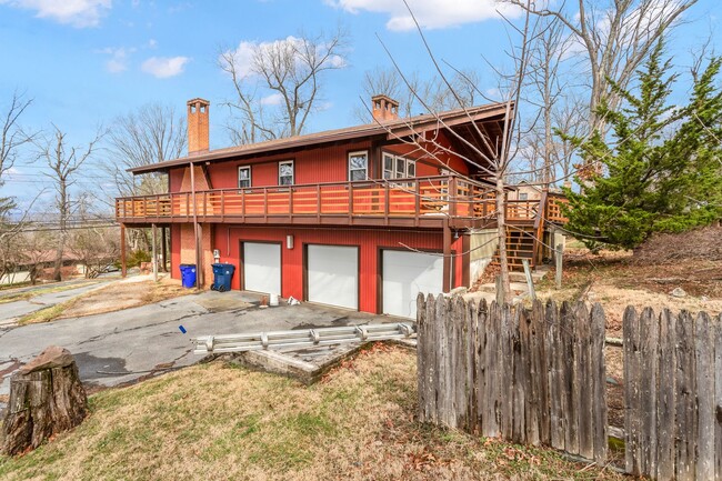 Building Photo - Mid-Century Lodge Home in Frederick with 6...