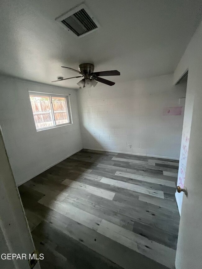 Building Photo - 216 Pacific Dr