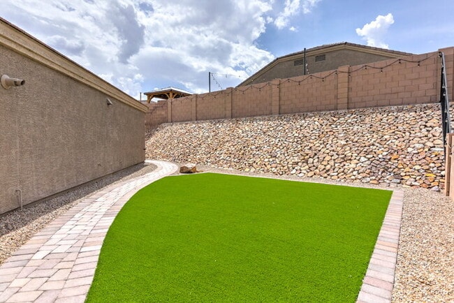 Building Photo - Santa Cruz Meadows