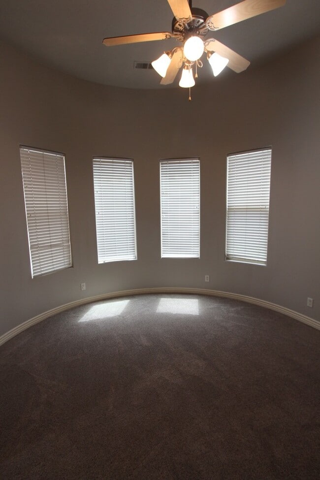 Building Photo - Spacious 3-Bed, 2-Bath Home with Open Floor Plan and Premium Amenities