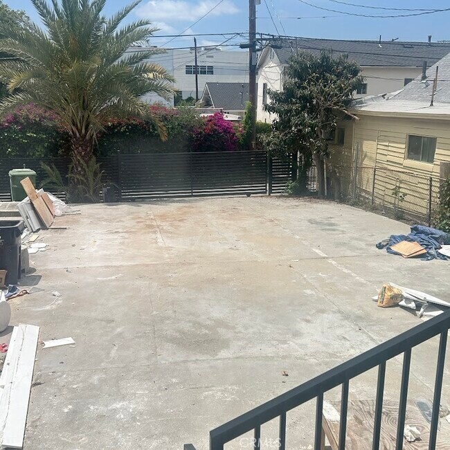 Building Photo - 1167 N Virgil Ave