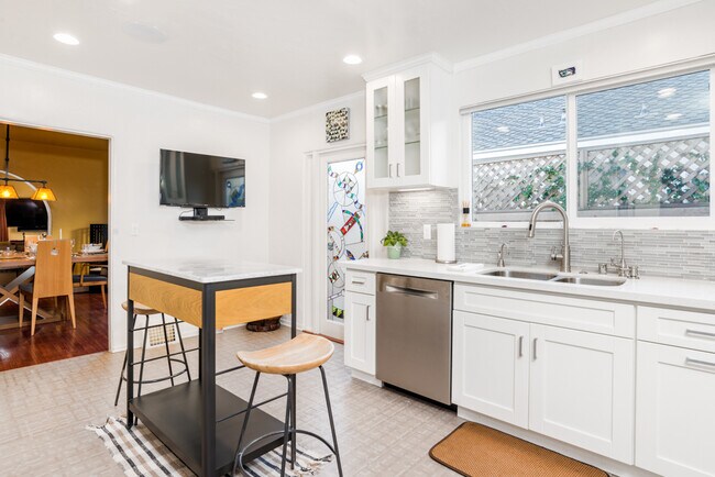 Building Photo - 6335 Warner Dr