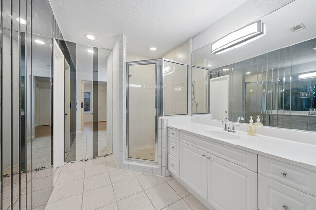 Building Photo - 18602 Lippizaner Dr