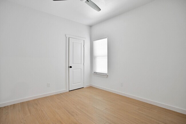 Building Photo - 5806 Virginia Ave