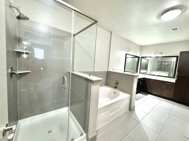 Building Photo - 3788 Richmond Ave.