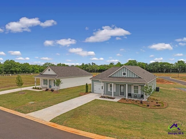 Building Photo - 827 Trenton Dr