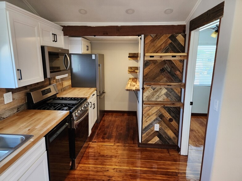 Building Photo - 3684 43rd St