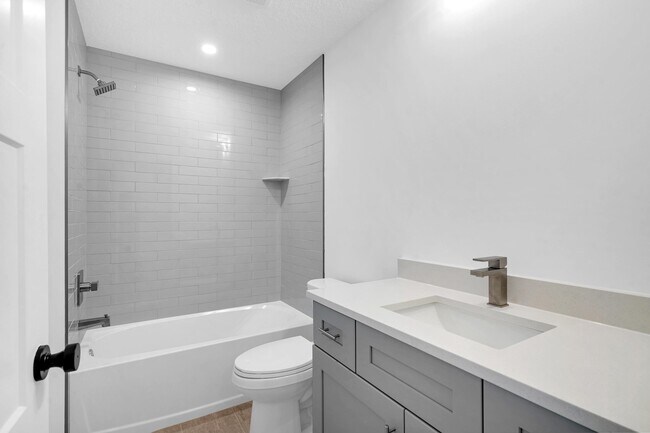 Building Photo - 964 W 9th St