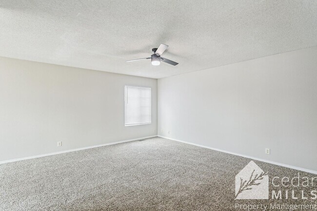 Building Photo - Super sized 3 bedroom townhouse