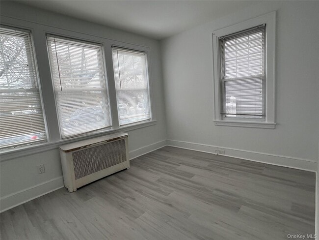 Building Photo - 5-14 College Pl