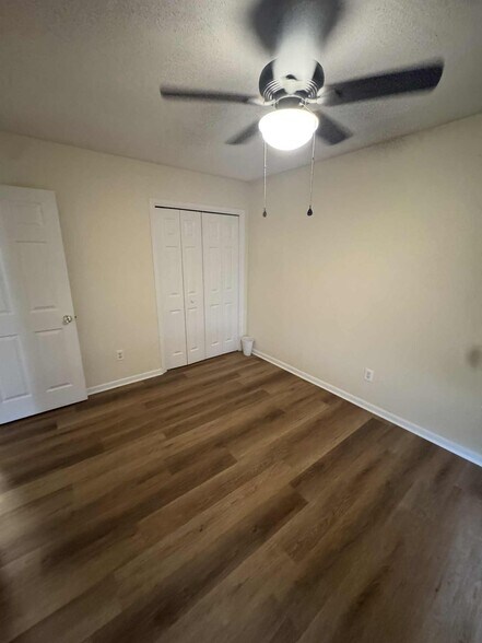 Building Photo - 123 Raintree Blvd