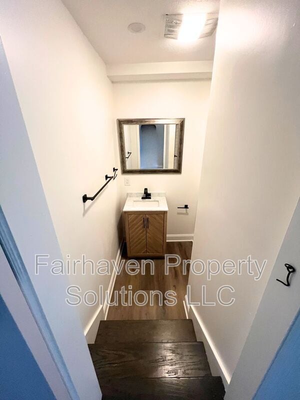 Building Photo - 2827 E 5th Ave