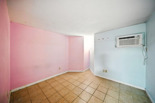 Building Photo - 224 48th St