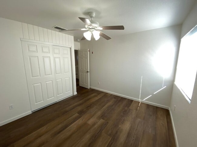 Building Photo - 6 bedroom in Manteca!