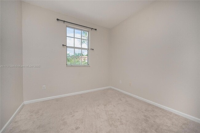 Building Photo - 445 NE 21st Ave