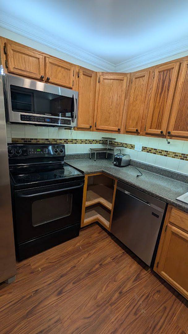 Building Photo - 2 bedroom 1 bath home near Lake Julian in Arden, convenient location, Year-long lease $1600 a month.