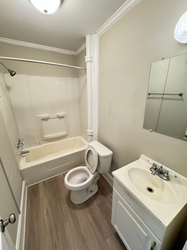 Building Photo - 2 bed 1 bath house close to downtown Kanna...