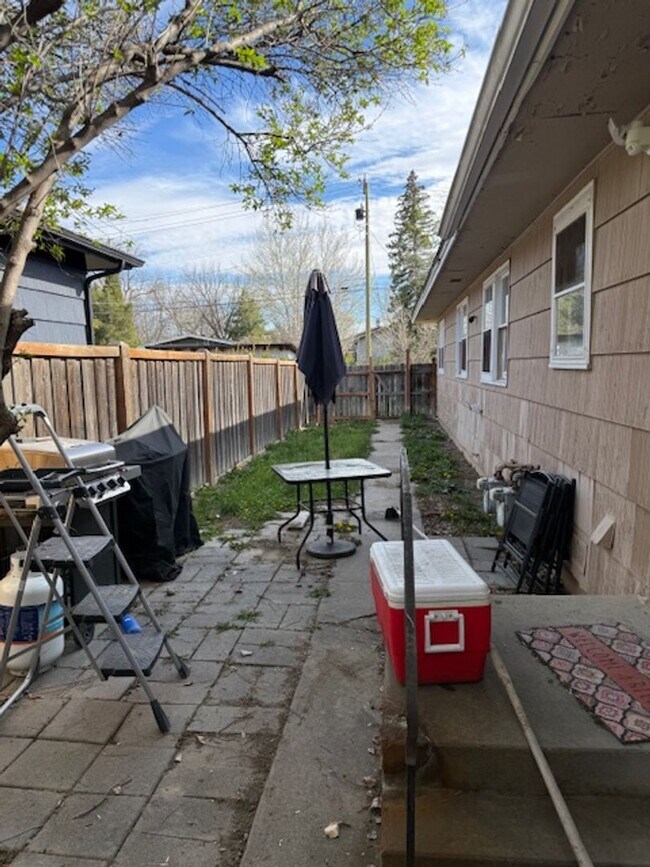 Building Photo - 2 bed 1 bath in great location