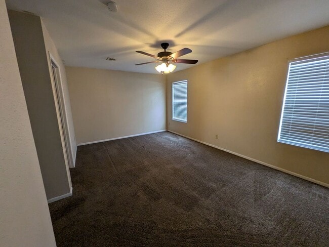 Building Photo - 956 Sunmeadow Dr